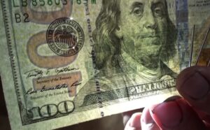راه‌های تشخیص دلار تقلبی و دلار اصلی