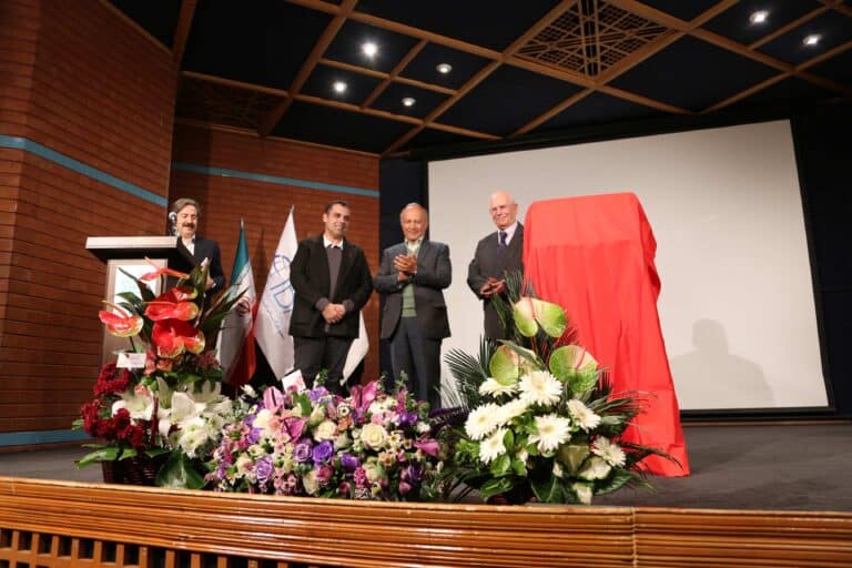 جمعه 22 دی ماه برابر 12 ژانویه 2024 جلسه سالانه انجمن بازرگانی ایران و کانادا در تهران به همراه مراسم رونمایی از چهارمین کتاب محمد وحیدی راد در خانه هنرمندان ایران